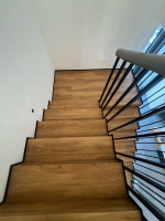 Bukoma schody z vinylu Parador Hluk